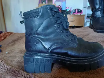 Botas negras de cuero con plataforma - miniatura 4