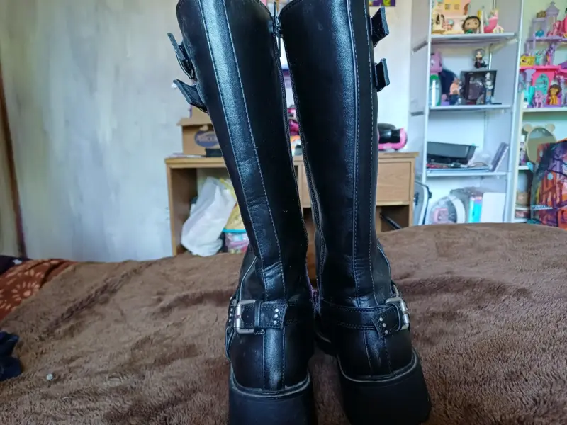 Botas negras de cuero con hebillas - 3