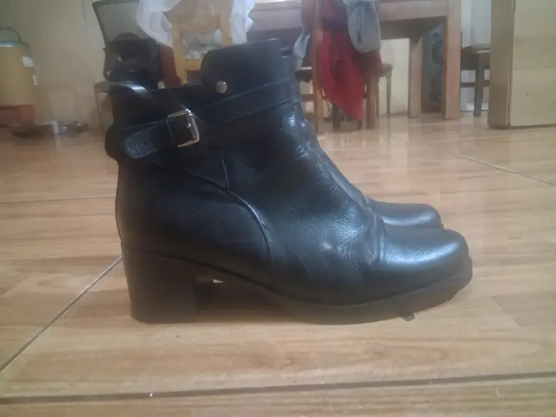 Botines de cuero negro con hebilla - 2