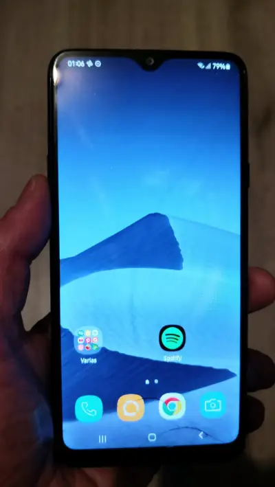 Samsung con pantalla dañada - miniatura 8