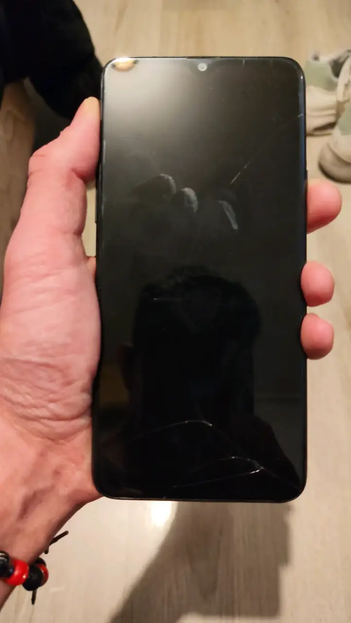 Samsung con pantalla dañada - 12