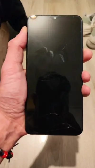 Samsung con pantalla dañada - miniatura 12