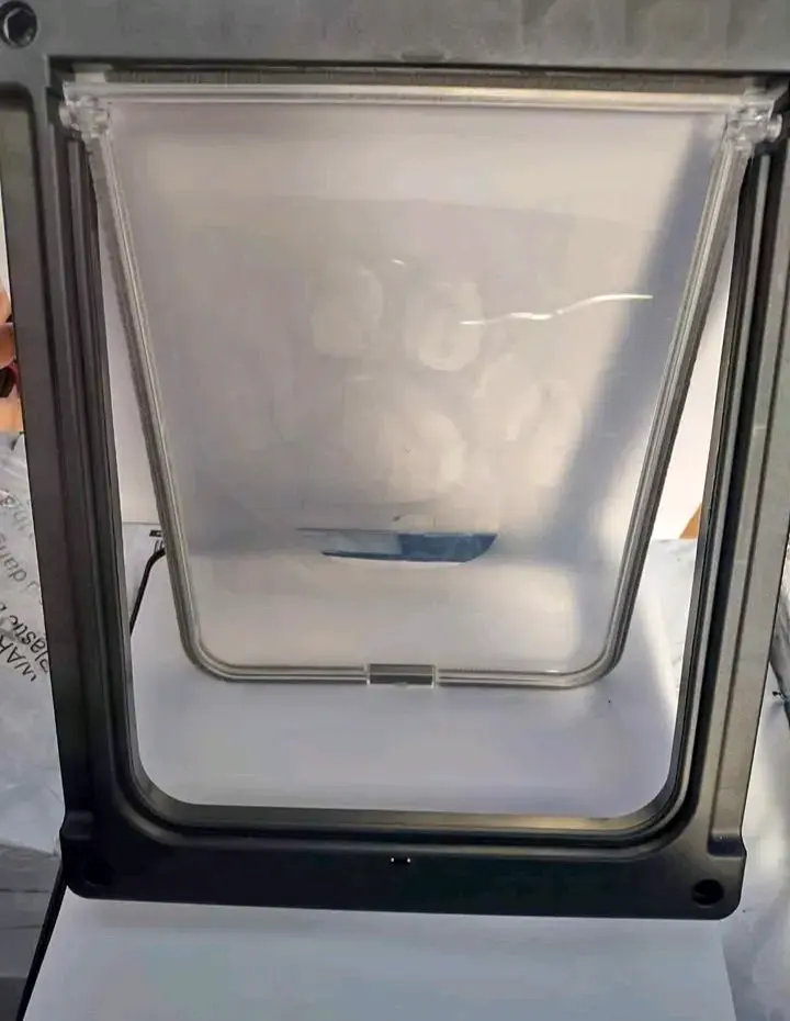 Puerta XL para mascotas con marco resistente 35x29 - 1
