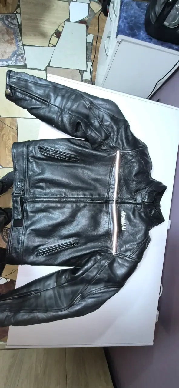 Chaqueta de cuero negra Yamaha para motociclista - 1