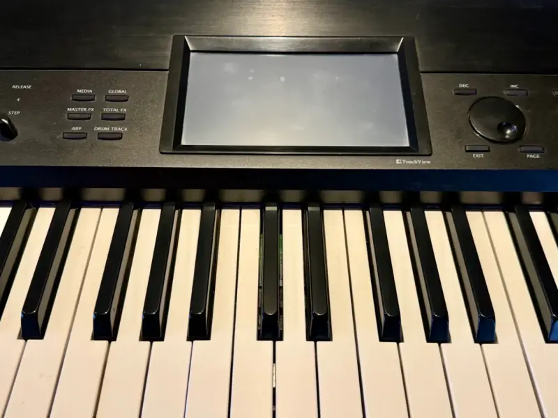 Teclado Korg Krome con pantalla táctil - 1