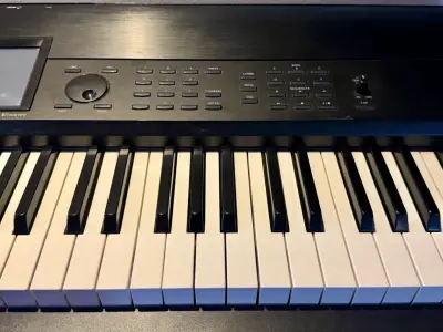 Teclado Korg Krome con pantalla táctil - miniatura 2