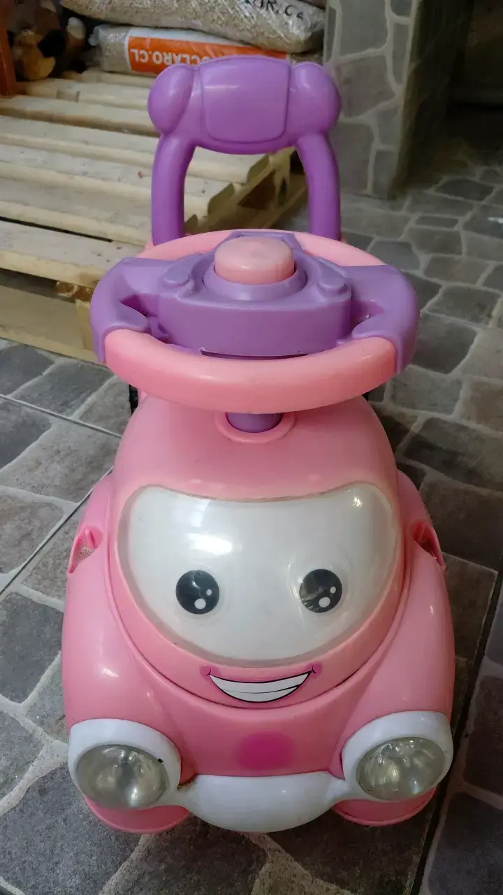 Auto de juguete para niños rosa y morado - 1