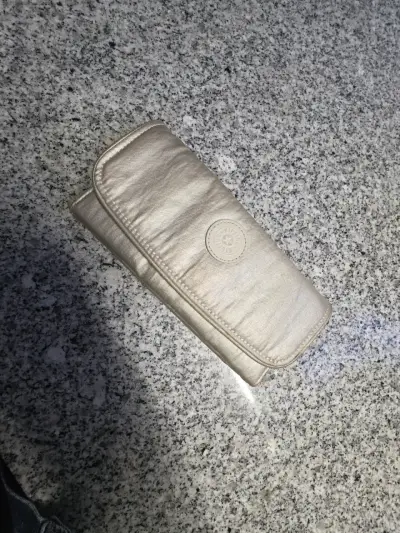 Billetera metálica marca Kipling - miniatura 1