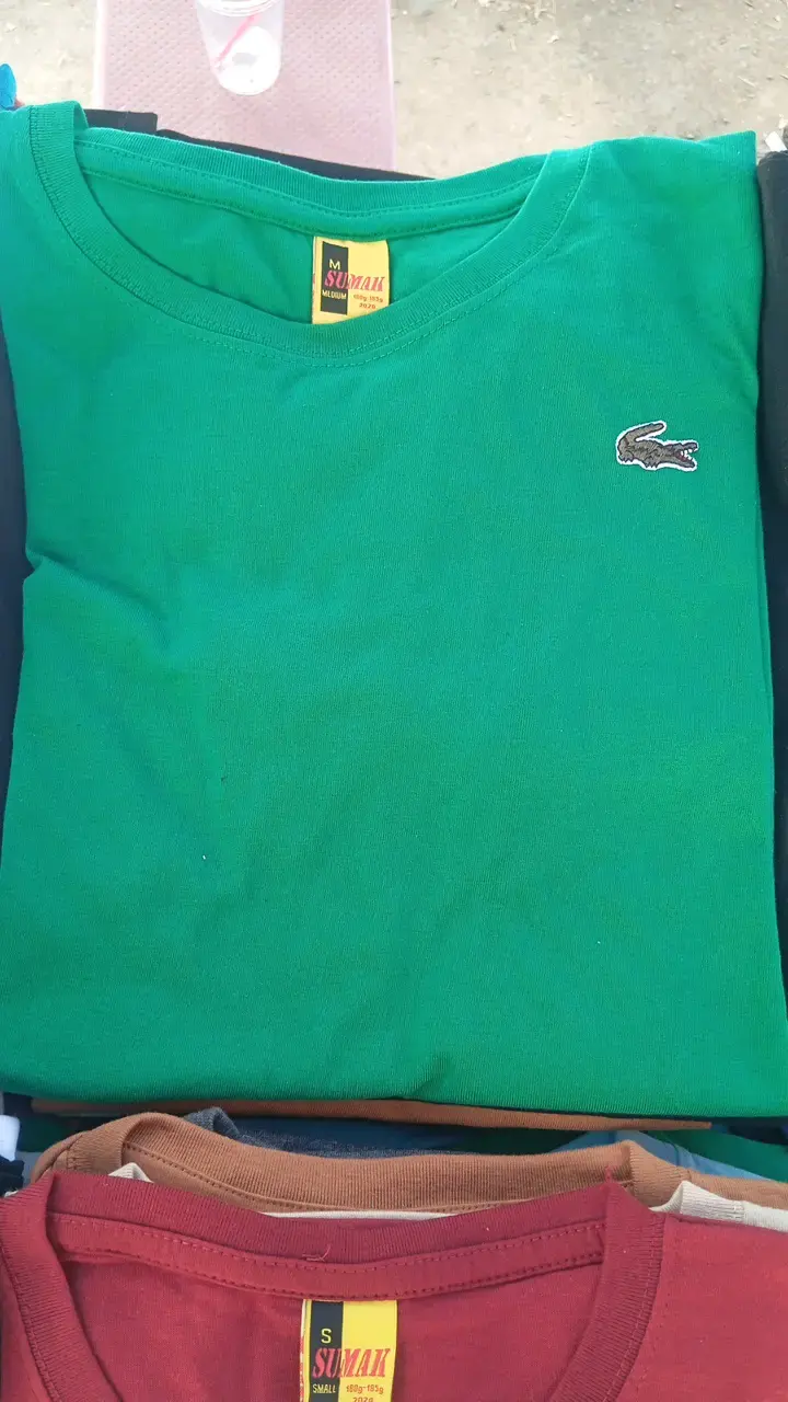 Polera de algodón roja con logo bordado - 2