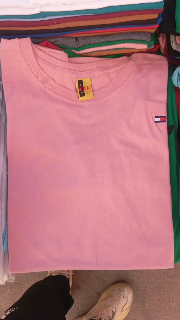Polera de algodón roja con logo bordado - 3