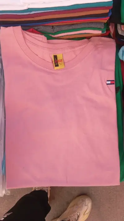 Polera de algodón roja con logo bordado - miniatura 3