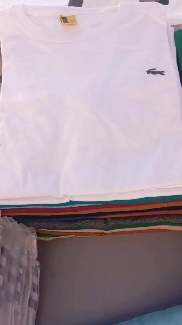 Polera de algodón roja con logo bordado - 4