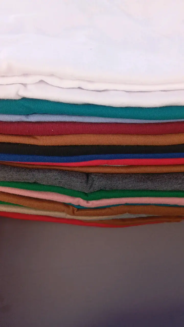 Polera de algodón roja con logo bordado - 5