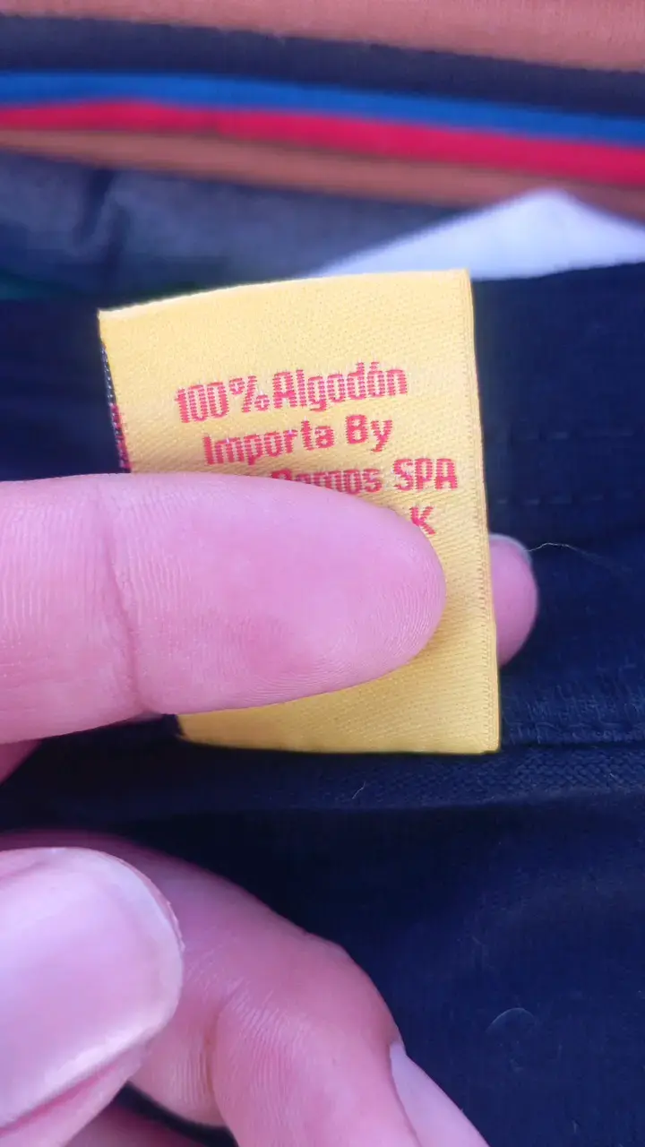 Polera de algodón roja con logo bordado - 6