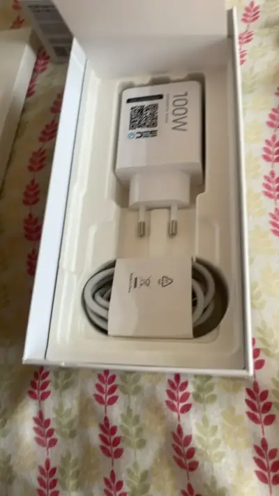 Smartphone Xiaomi Redmi Note 15 Pro+ 5G con cargador - miniatura 3