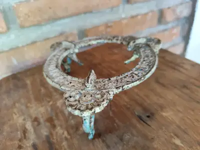 Plancha de Hierro Antiguo con Base Decorativa - miniatura 5
