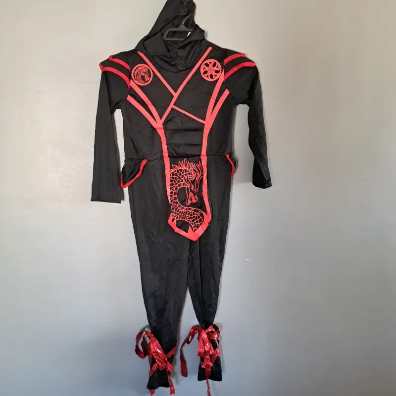 Disfraz de ninja negro y rojo para niños