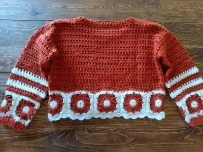 Chaleco artesanal a crochet - miniatura 3