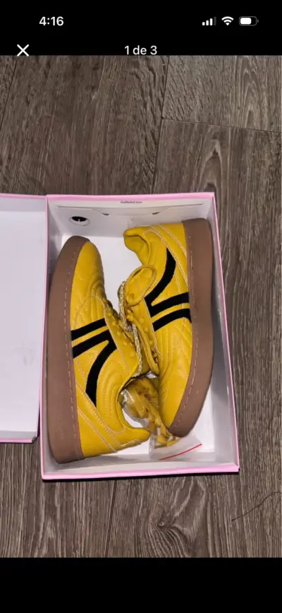 Zapatillas amarillas de cuero para mujer - miniatura 1