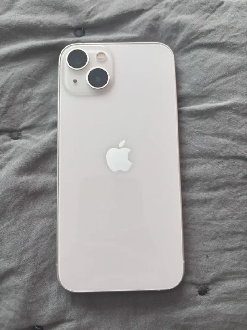 iPhone 13 blanco en buen estado - 1