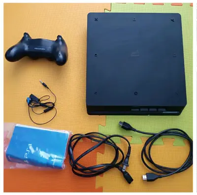 Consola PS4 Slim 1TB con accesorios seminueva - miniatura 3