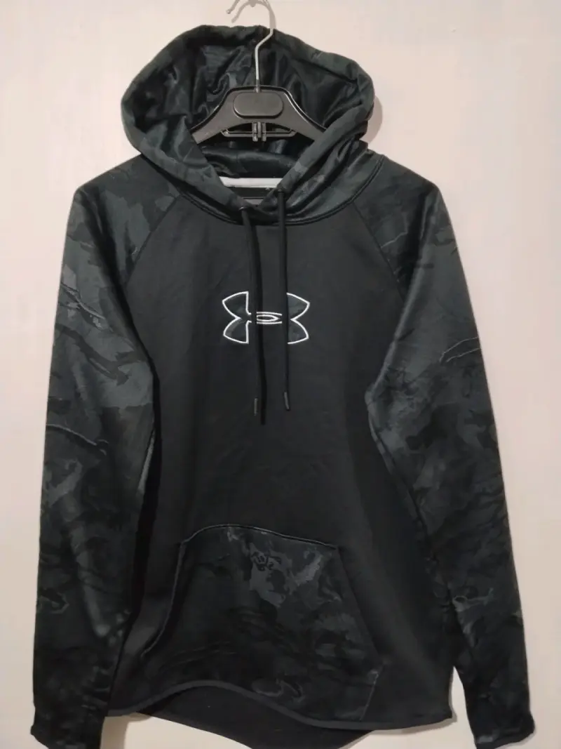 Polerón con capucha Under Armour negro camuflado - 2