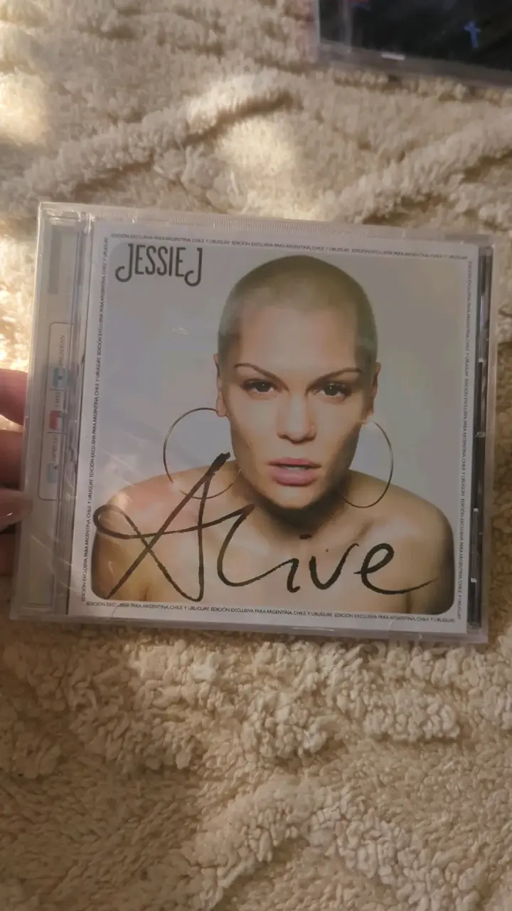CD Jessie J Alive Edición Exclusiva - 1