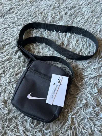 Bandolera Nike negra con logo - miniatura 1