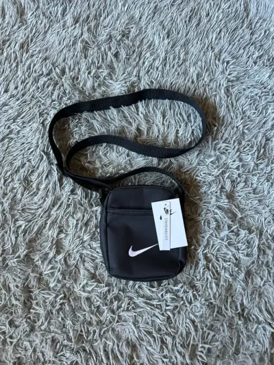 Bandolera Nike negra con logo - miniatura 2