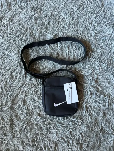 Bandolera Nike negra con logo - miniatura 3