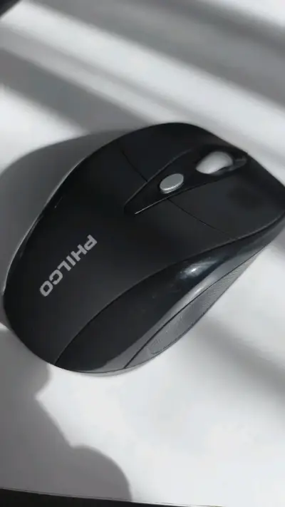 Mouse inalámbrico Philco negro ergonómico - miniatura 1