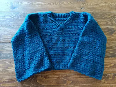 Chaleco artesanal tejido a crochet - miniatura 2