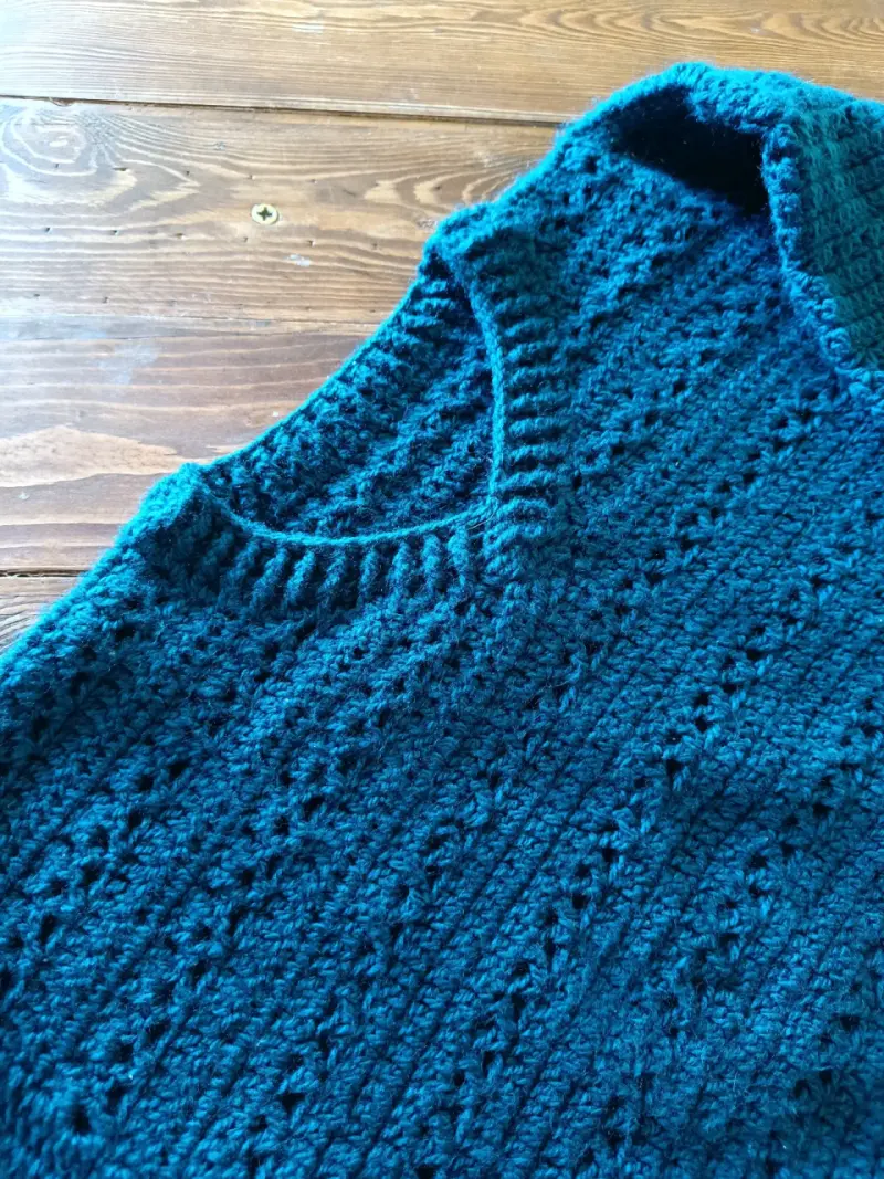 Chaleco artesanal tejido a crochet - 3