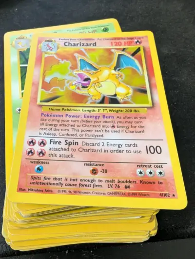 Carta Pokémon Charizard 120 HP edición 1999 - miniatura 1
