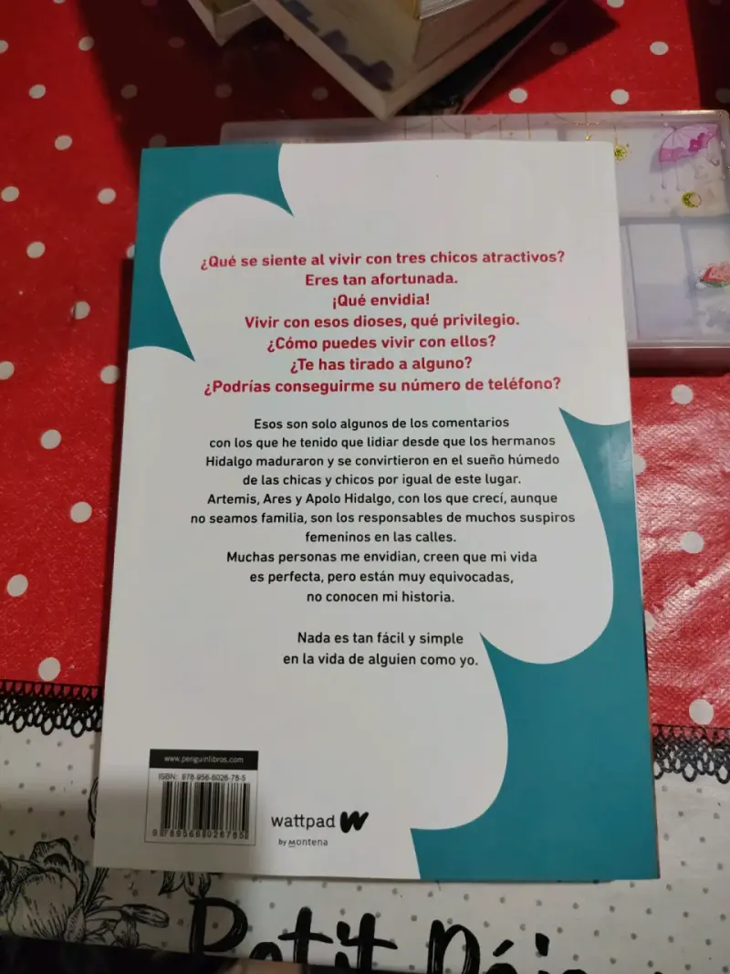 Libro 'A Través De Ti' de Ariana Godoy - 2
