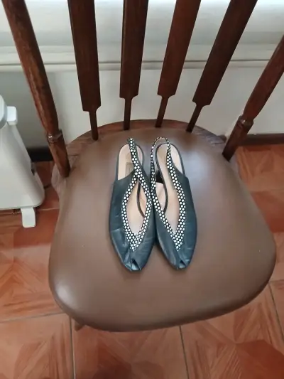 Zapatos de mujer azul con diseño de puntos - miniatura 1