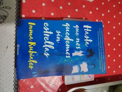 Libro 'Hasta Que Nos Quedemos Sin Estrellas' - miniatura 1