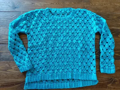 Chaleco artesanal de hilo tejido a crochet - miniatura 2