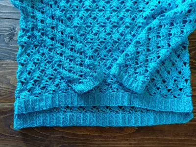 Chaleco artesanal de hilo tejido a crochet - miniatura 4