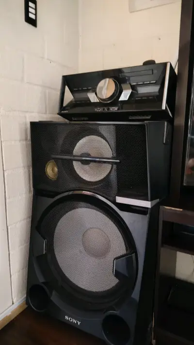 Parlante Sony con alta potencia de sonido - miniatura 2