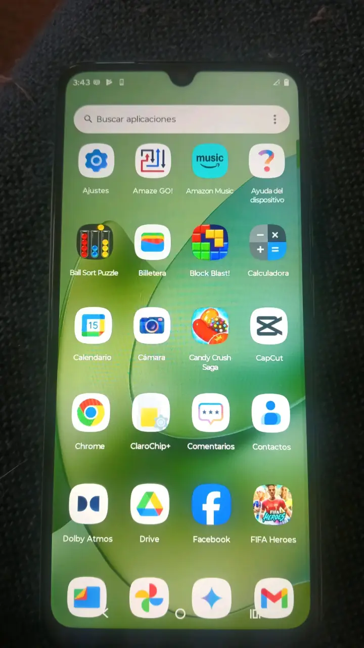 Smartphone verde con doble cámara trasera - 2
