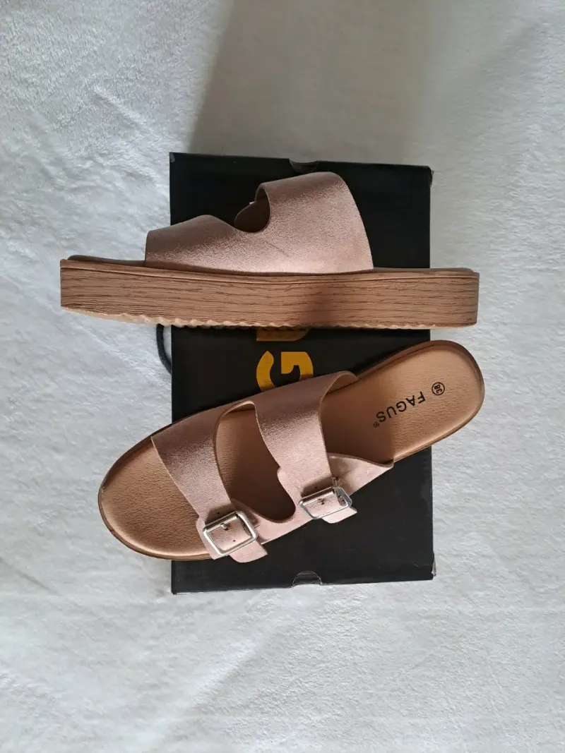 Sandalias de mujer rosa pálido con hebillas Fagus - 3