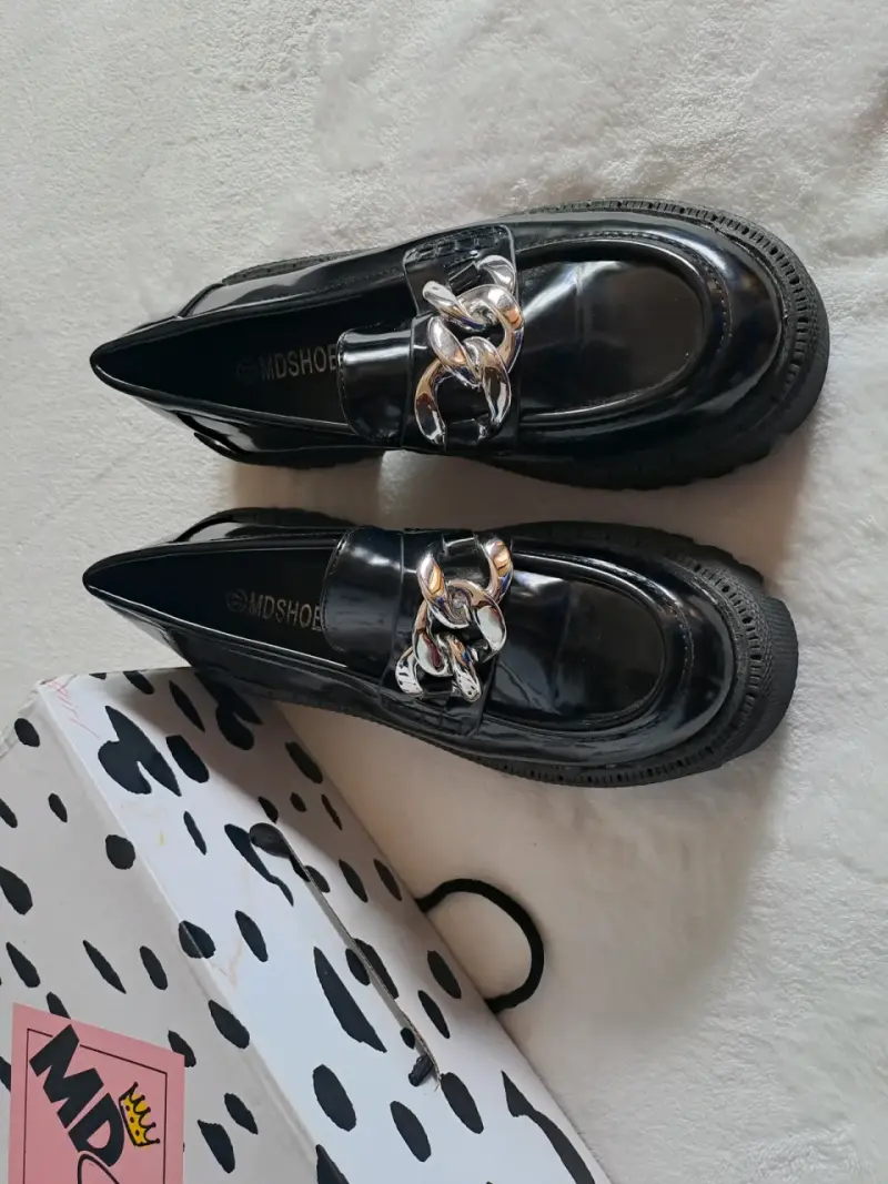 Mocasines negros de charol con cadena MD Shoes - 4