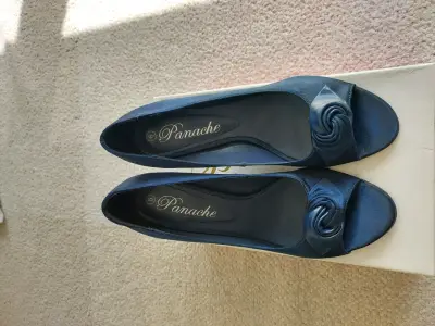 Zapatos de tacón azul Panache con detalle floral - miniatura 1