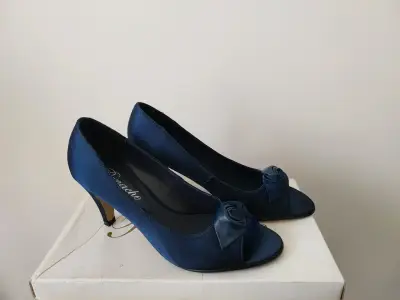 Zapatos de tacón azul Panache con detalle floral - miniatura 2