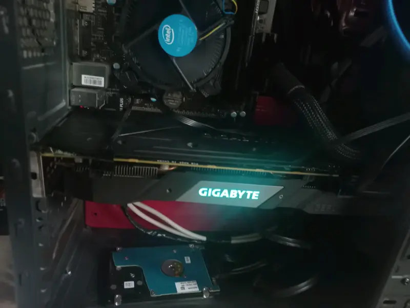 Tarjeta gráfica Gigabyte con triple ventilador - 6
