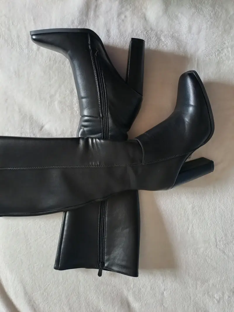 Botas de cuero negras con tacón alto - 1