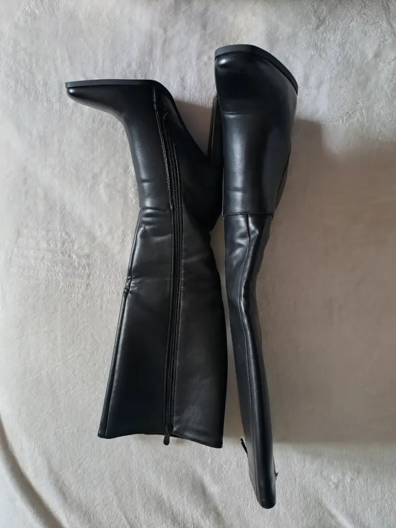 Botas de cuero negras con tacón alto - 2