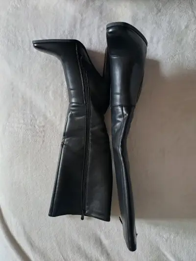 Botas de cuero negras con tacón alto - miniatura 2
