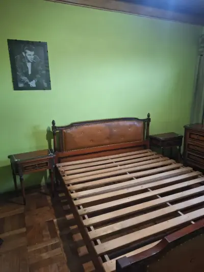 Cama de madera con cabecera de cuero vintage - miniatura 2